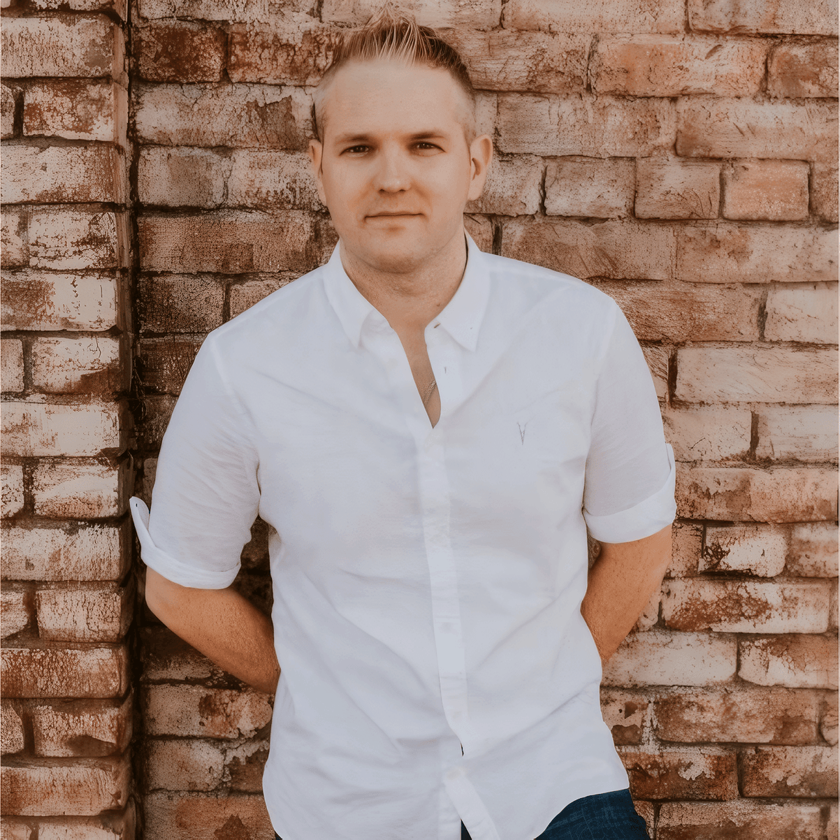 Aaron Golbin speaking at a LvlUp Ventures event